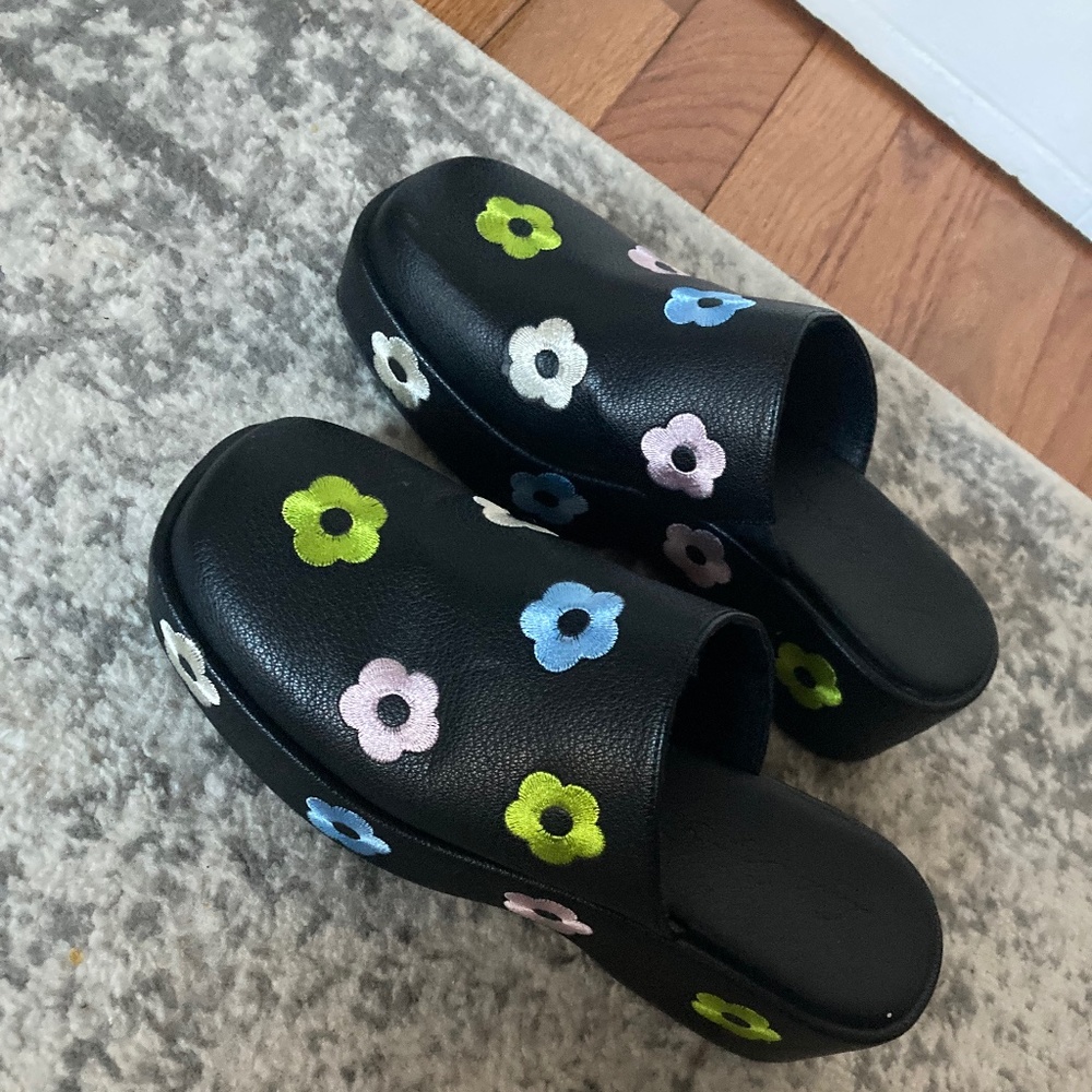 Lisa Says Gah Dakota Clogs